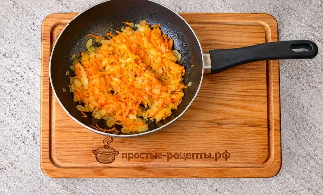 обжарка лука и моркови для супа горохового с копчеными ребрышками
